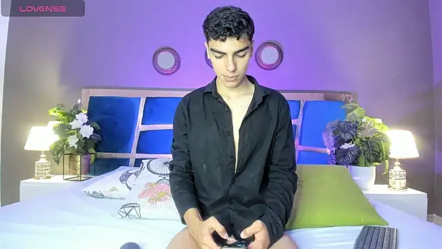 MaxOwen  online show from January 4, 2025, 8:05 pm