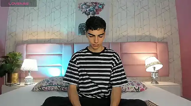 MaxOwen  online show from February 5, 2025, 7:31 pm