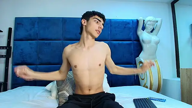 MaxOwen  online show from March 21, 2025, 8:29 pm
