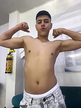 Snapshot of Angel_Khouri chatting on October 3, 2025, 3:36 am Angel Khouri online show from October 3, 2025, 3:36 am