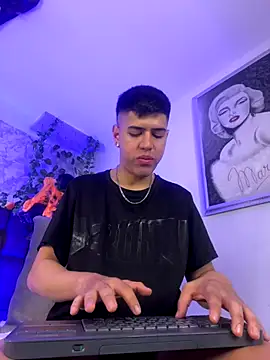 Snapshot of Angel_Khouri chatting on October 26, 2025, 1:11 am Angel Khouri online show from October 26, 2025, 1:11 am