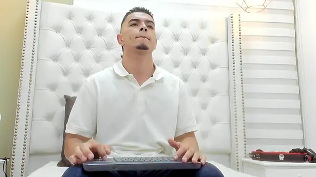 DAVID VICTORIAA online show from September 20, 2025, 3:51 am