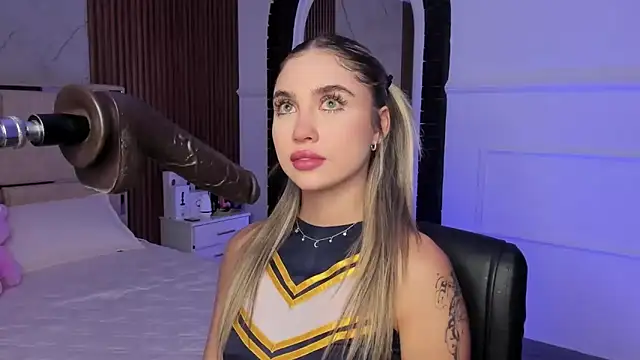 EmiilyHendriixx online show from February 12, 2025, 9:11 pm