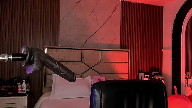 Snapshot of EmiilyHendriixx chatting on September 16, 2025, 8:32 pm EmiilyHendriixx online show from September 16, 2025, 8:32 pm