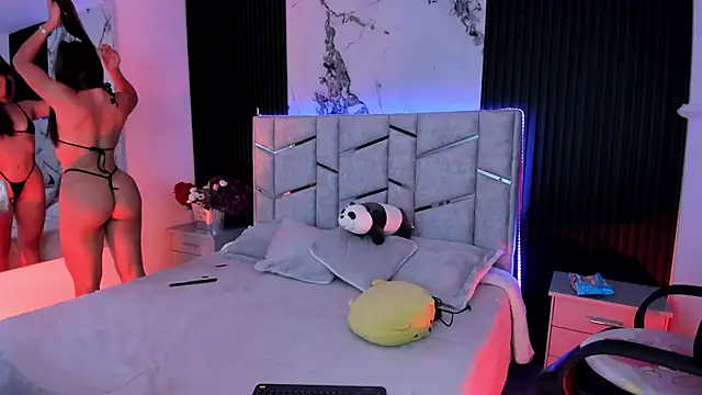 Snapshot of daniiphoeniixx chatting on October 7, 2025, 7:44 pm daniiphoeniixx online show from October 7, 2025, 7:44 pm