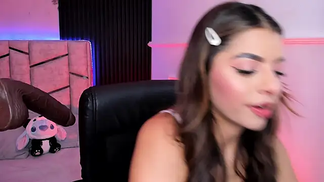 Snapshot of daniiphoeniixx chatting on October 24, 2025, 7:32 pm daniiphoeniixx online show from October 24, 2025, 7:32 pm