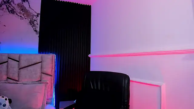 Snapshot of daniiphoeniixx chatting on October 27, 2025, 7:18 pm daniiphoeniixx online show from October 27, 2025, 7:18 pm