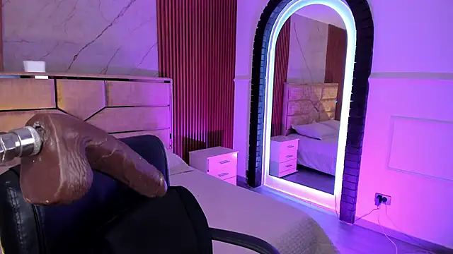 daniiphoeniixx online show from November 7, 2025, 7:36 pm