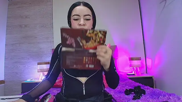 alanna love01 online show from September 12, 2025, 2:00 am