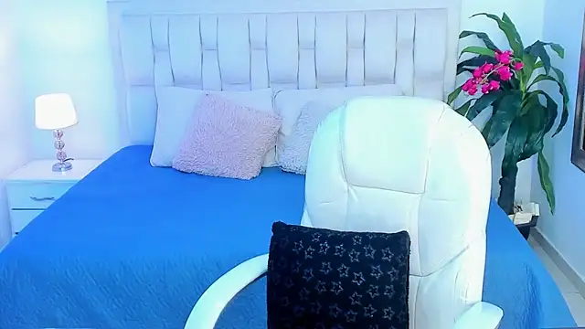 Snapshot of Annie_kurt_ chatting on October 8, 2025, 8:39 pm Annie kurt online show from October 8, 2025, 8:39 pm