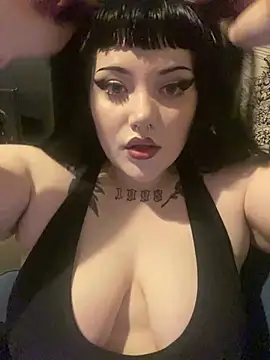 Gothicsiren online show from February 23, 2025, 3:29 pm