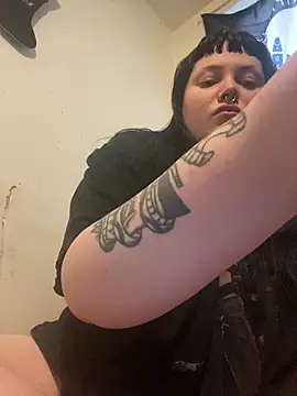 Gothicsiren online show from February 24, 2025, 2:48 pm
