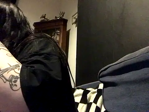 Gothicsiren online show from September 9, 2025, 9:14 pm