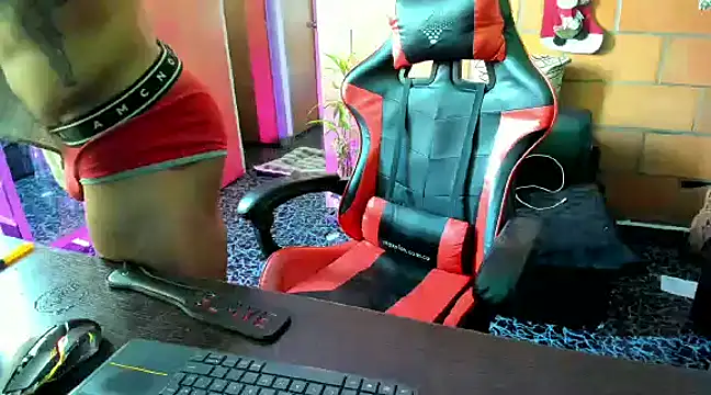 Snapshot of Adam_Valenciia chatting on February 15, 2025, 2:44 pm Adam Valenciia online show from February 15, 2025, 2:44 pm