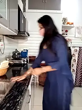 Snapshot of Best-Couple chatting on January 17, 2025, 8:13 am Best-Couple online show from January 17, 2025, 8:13 am