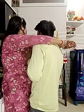 Snapshot of Best-Couple chatting on March 17, 2025, 5:34 am Best-Couple online show from March 17, 2025, 5:34 am