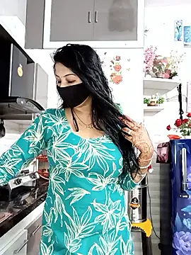 Best-Couple online show from June 17, 2026, 1:52 am