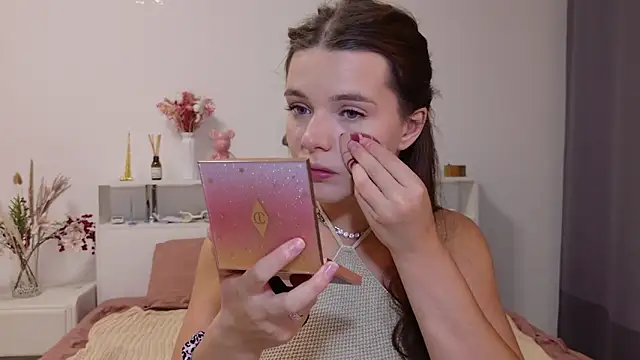 Nellie Medina online show from September 23, 2025, 7:17 pm