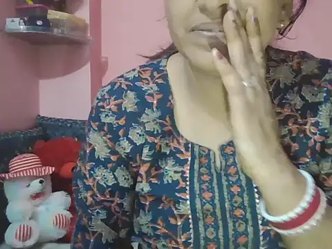 Hot-shanvi online show from October 18, 2025, 1:41 am