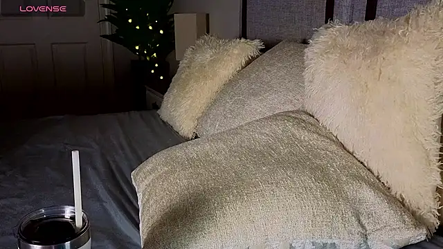 ivynyxx online show from August 5, 2026, 3:20 am