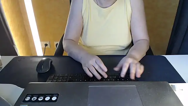 Sweet Phoenix online show from June 5, 2026, 7:14 am