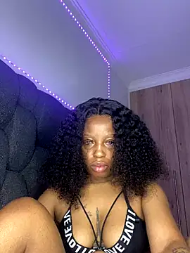 Snapshot of Thando04 chatting on October 18, 2025, 6:19 pm Thando04 online show from October 18, 2025, 6:19 pm