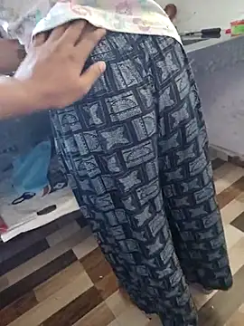 lovelygirl4567 online show from March 15, 2025, 10:46 am