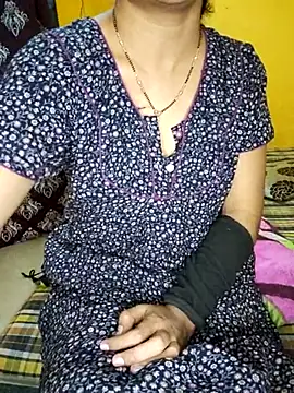 lovelygirl4567 online show from March 19, 2025, 2:02 pm