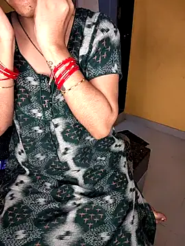 lovelygirl4567 online show from September 25, 2025, 4:32 pm