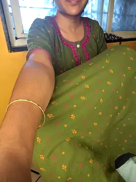 lovelygirl4567 online show from October 12, 2025, 4:11 am