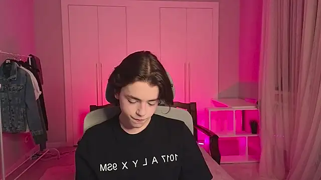 b0y fantasy online show from February 18, 2025, 6:04 pm