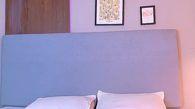 Snapshot of NaomiKlarc chatting on September 25, 2025, 3:21 am NaomiKlarc online show from September 25, 2025, 3:21 am