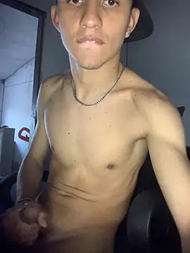 gabrielzinnnn085 online show from November 5, 2025, 8:09 pm