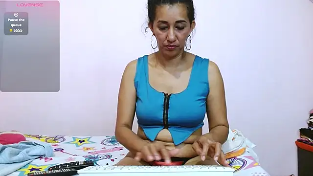 latinabueno41 online show from January 18, 2026, 12:25 am