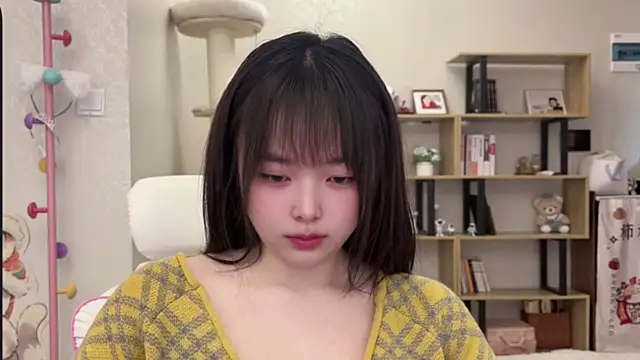 Chenjing0 online show from December 1, 2025, 3:55 am