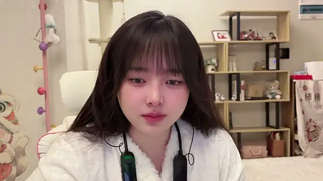 Chenjing0 online show from February 11, 2026, 1:05 pm