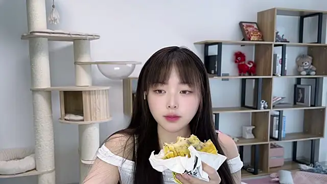 Chenjing0 online show from May 1, 2026, 5:01 am