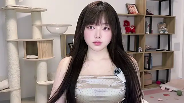 Chenjing0 online show from May 12, 2026, 12:13 pm