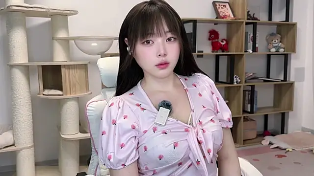Chenjing0 online show from May 15, 2026, 12:12 pm