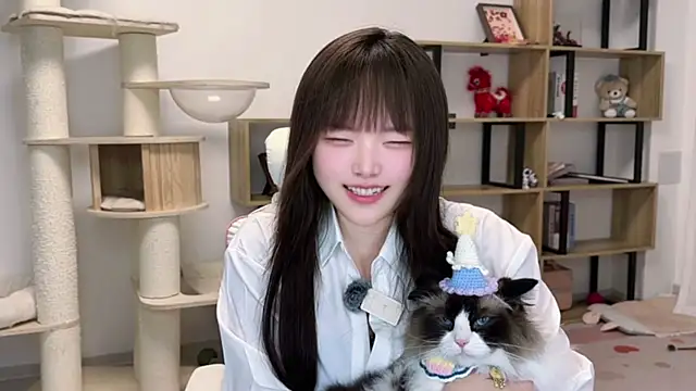 Chenjing0 online show from May 16, 2026, 12:15 pm