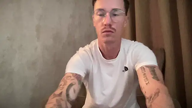 Snapshot of long_1313 chatting on October 19, 2025, 11:11 am long 1313 online show from October 19, 2025, 11:11 am