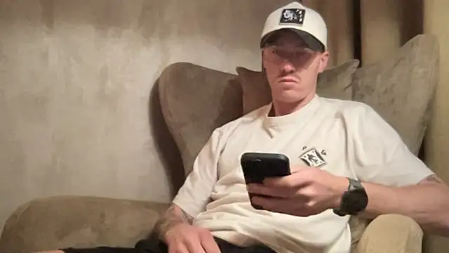 Snapshot of long_1313 chatting on November 1, 2025, 9:33 am long 1313 online show from November 1, 2025, 9:33 am