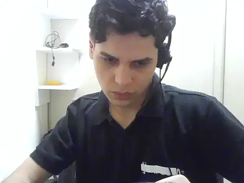 novinho242k online show from November 17, 2025, 4:35 pm