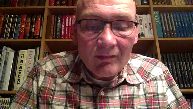 Snapshot of Parleg2 chatting on September 26, 2025, 8:13 pm Parleg2 online show from September 26, 2025, 8:13 pm