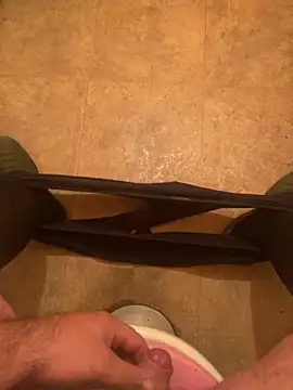 Snapshot of balint35 chatting on October 15, 2025, 2:33 am balint35 online show from October 15, 2025, 2:33 am