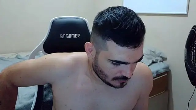 camillebr online show from March 21, 2025, 5:02 pm