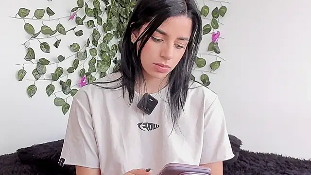 Laurensmith9 online show from June 11, 2026, 2:48 pm