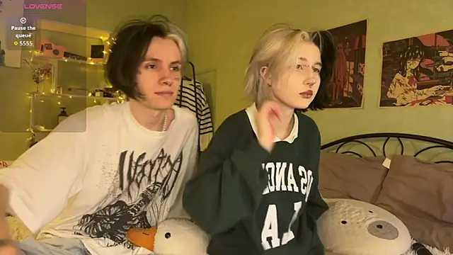 Snapshot of VeryRare_TwinS chatting on October 4, 2025, 9:57 pm VeryRare TwinS online show from October 4, 2025, 9:57 pm