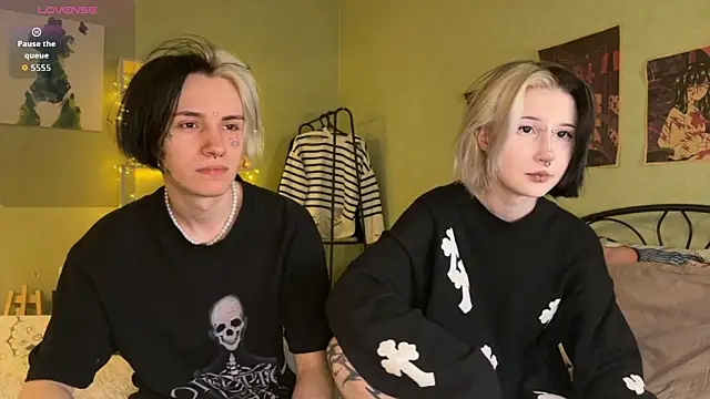 Snapshot of VeryRare_TwinS chatting on October 10, 2025, 9:47 pm VeryRare TwinS online show from October 10, 2025, 9:47 pm