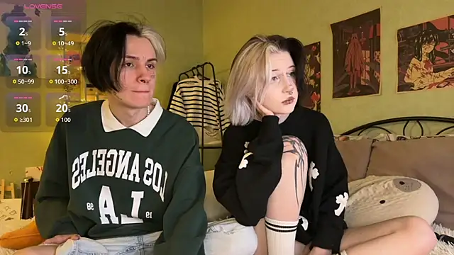 Snapshot of VeryRare_TwinS chatting on October 12, 2025, 11:15 pm VeryRare TwinS online show from October 12, 2025, 11:15 pm